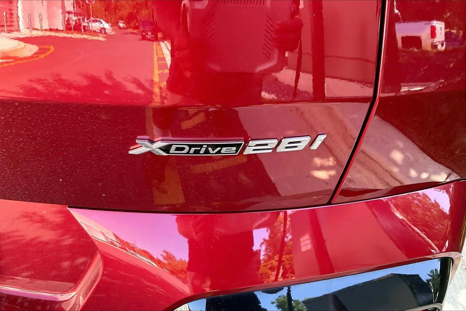 Used 2026 Vegas Red Metallic BMW xDrive28i image 9