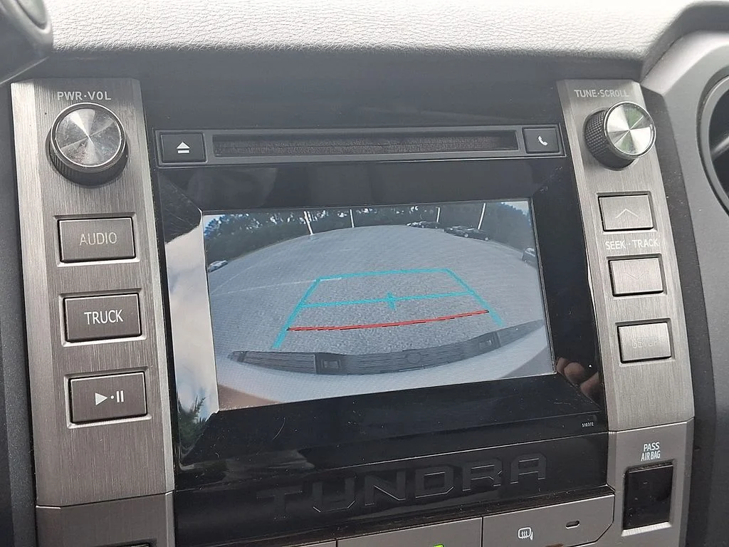 Used 2019 White Toyota SR image 17