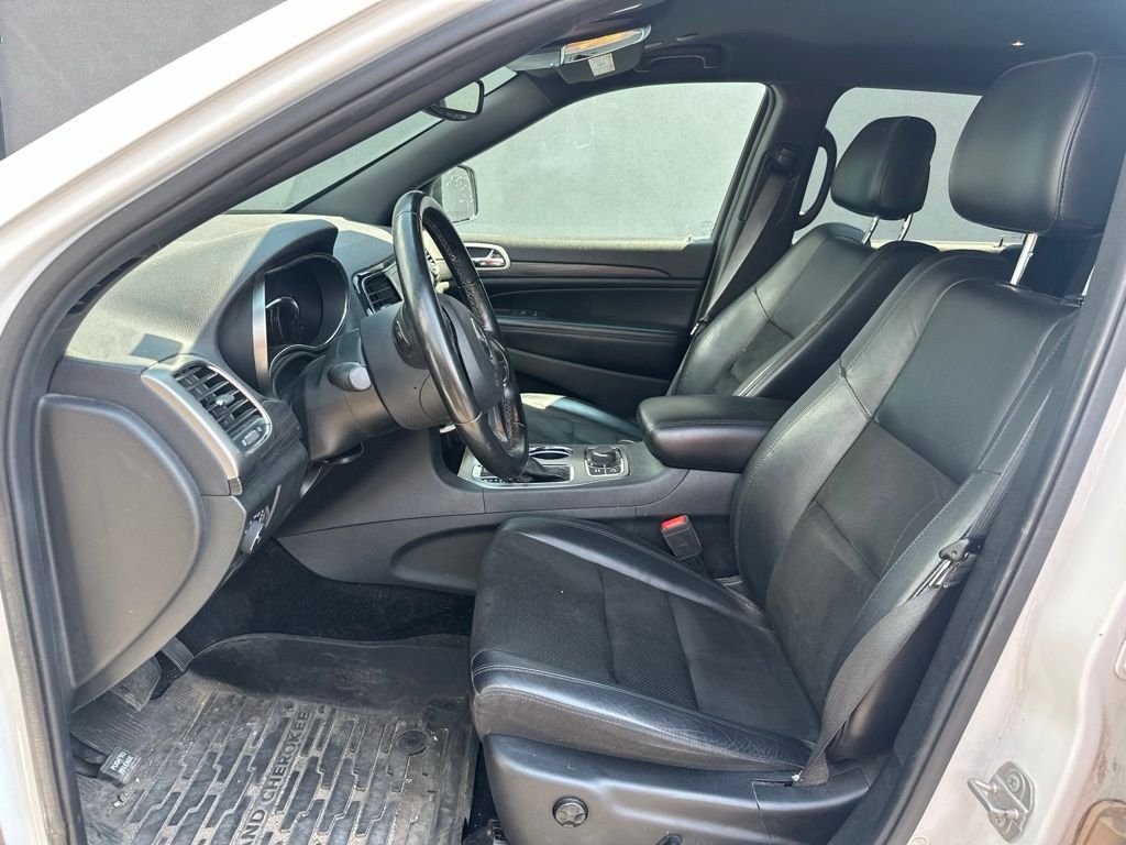 Used 2020 White Jeep Laredo image 15