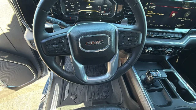 2025 GMC Sierra 1500 SLT - Photo 18
