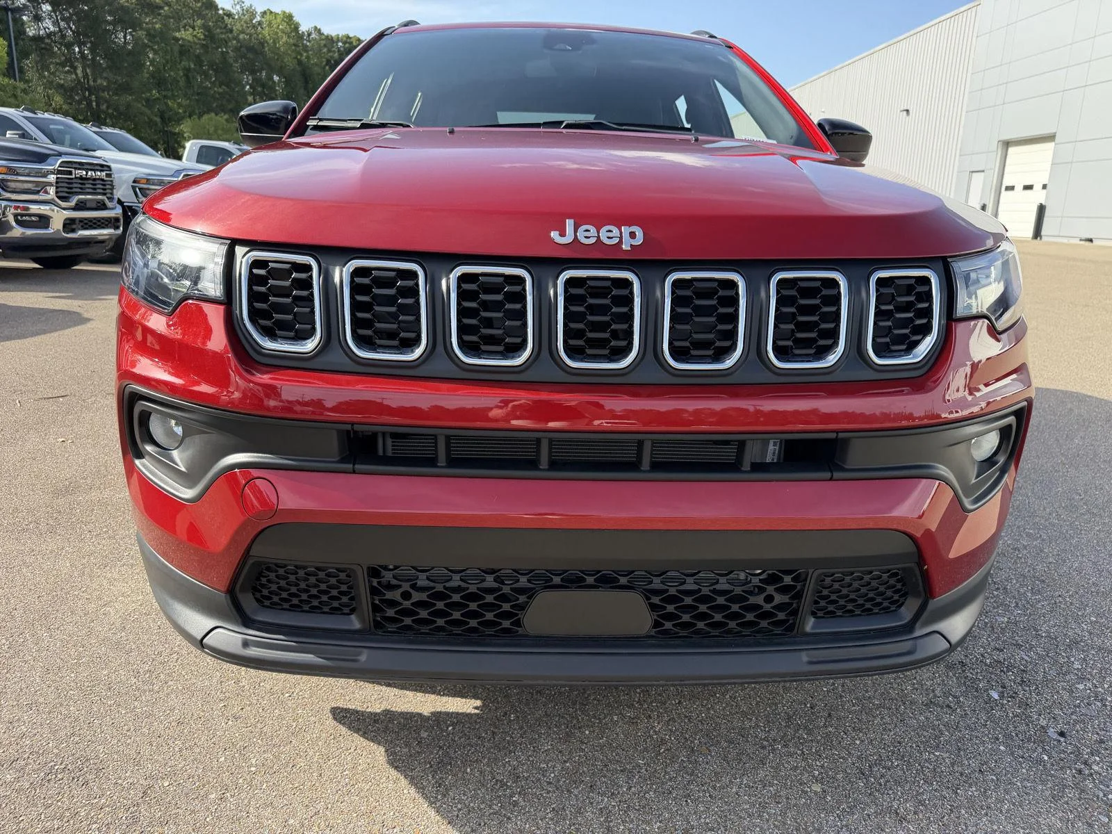 Used 2025 Red Hot Pearlcoat Jeep Latitude image 23