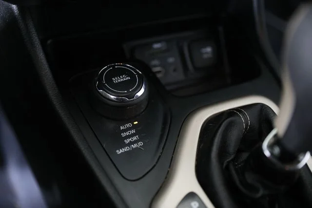 Used 2016 Gray Jeep Latitude image 13