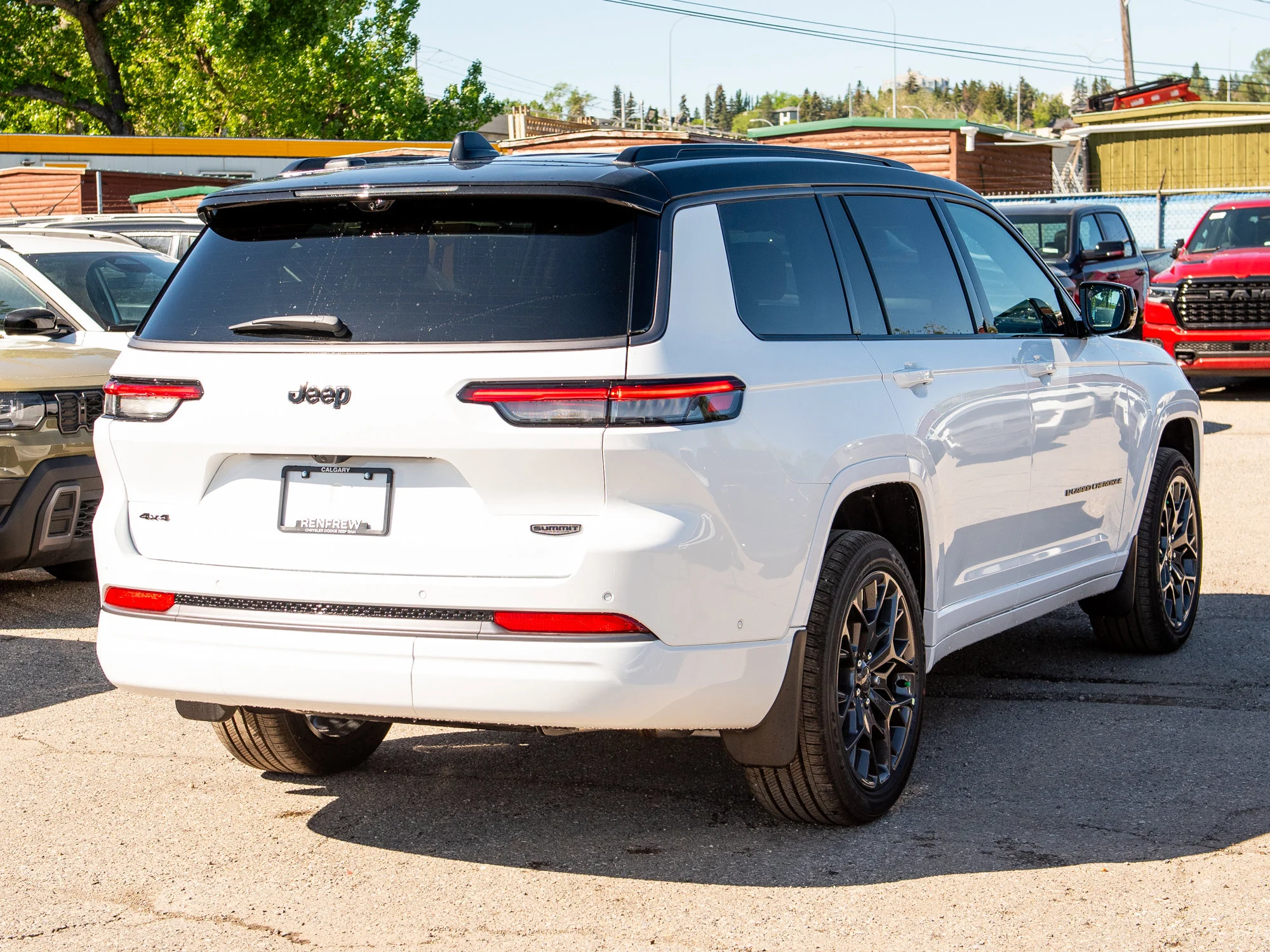 New 2026 White Jeep Summit* image 5