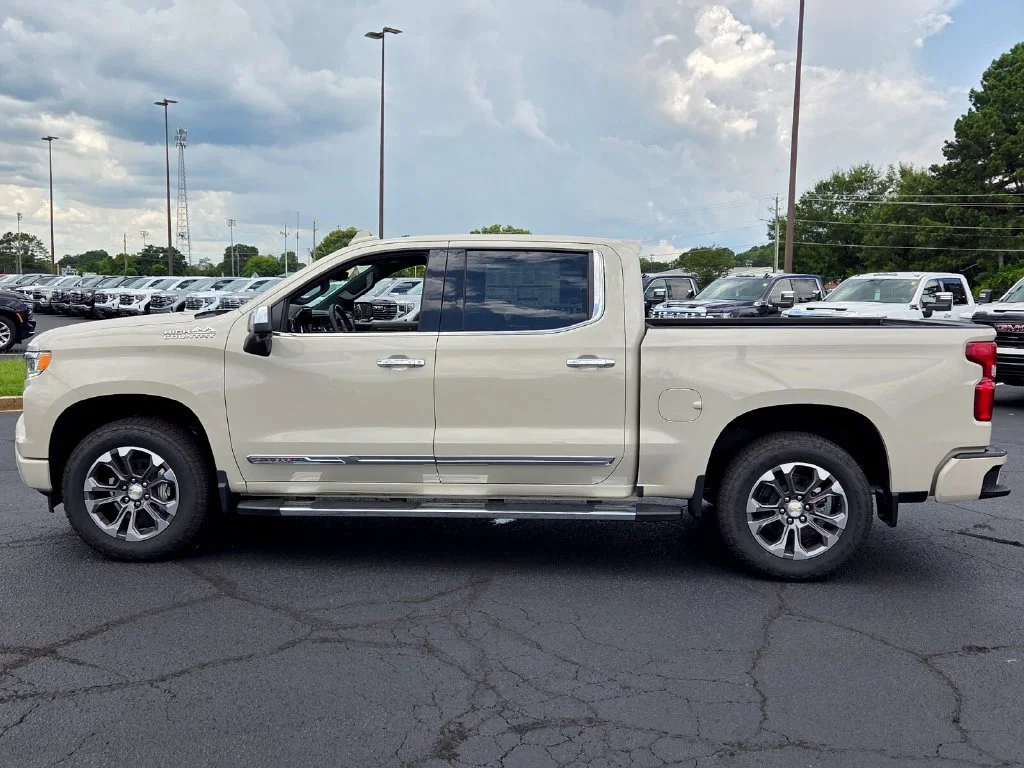 Used 2026 White Sands Chevrolet High Country image 4