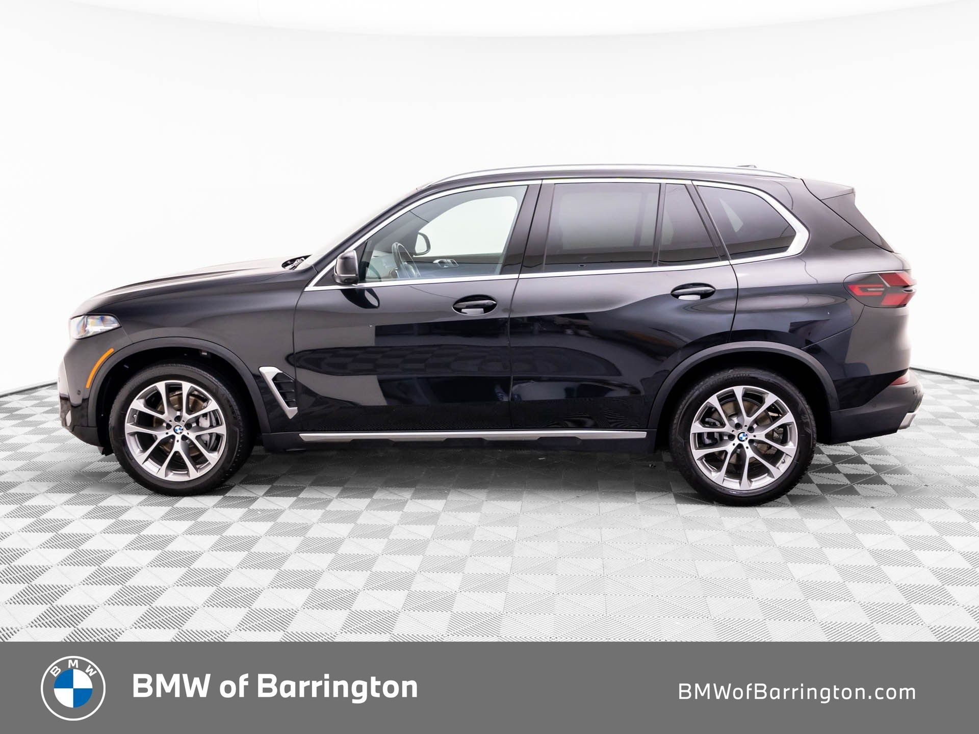 Used 2024 Black Sapphire Metallic BMW xDrive40i image 2