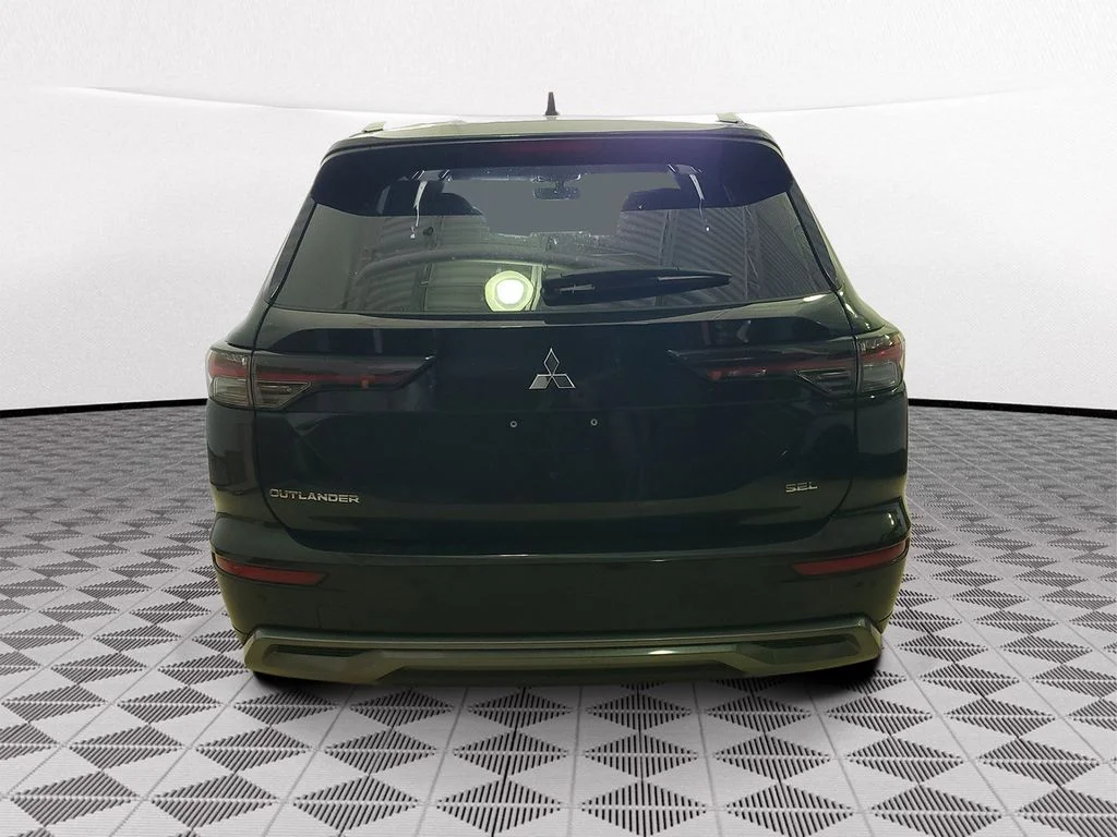 New 2026 Black Mitsubishi SEL image 5