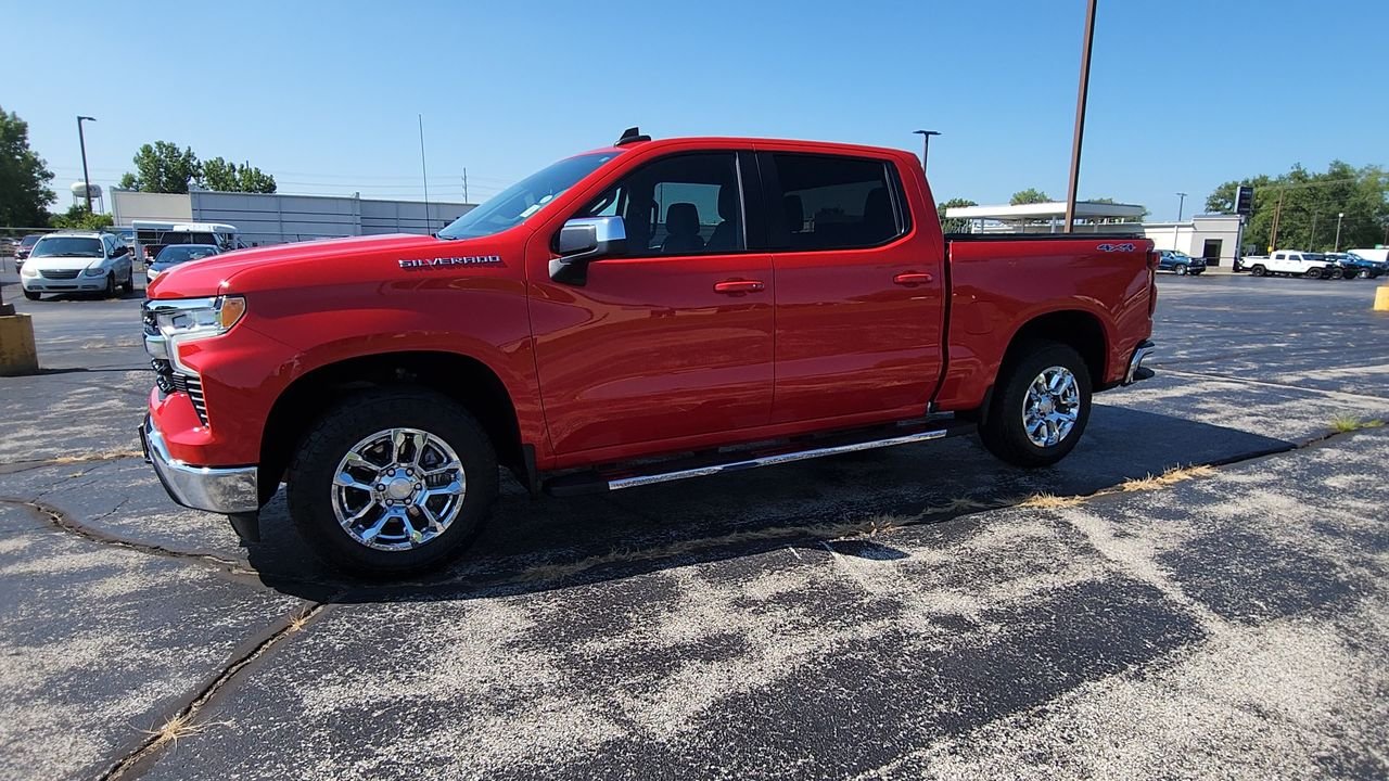 Used 2023 Red Chevrolet LT image 4