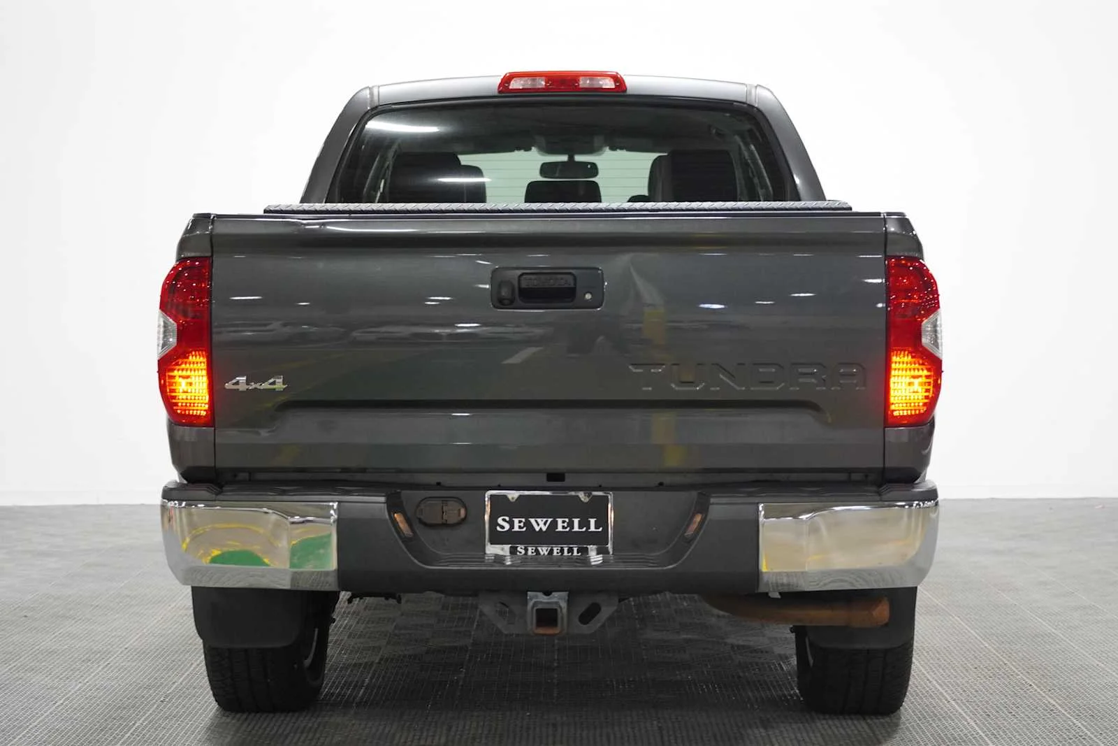 Used 2014 Magnetic Gray Metallic Toyota LTD image 5
