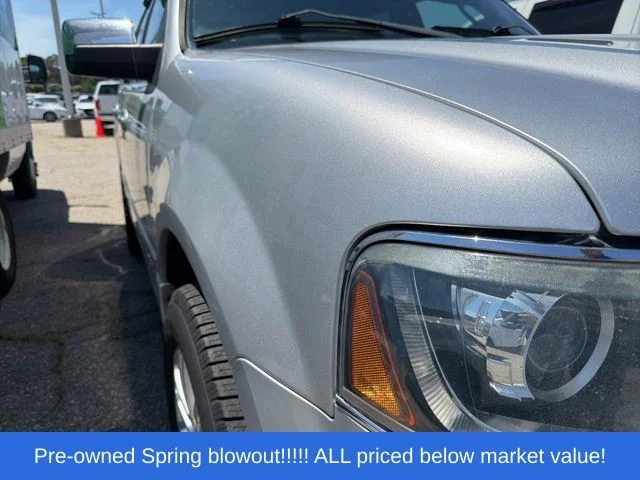 Used 2016 Silver Lincoln Select image 16