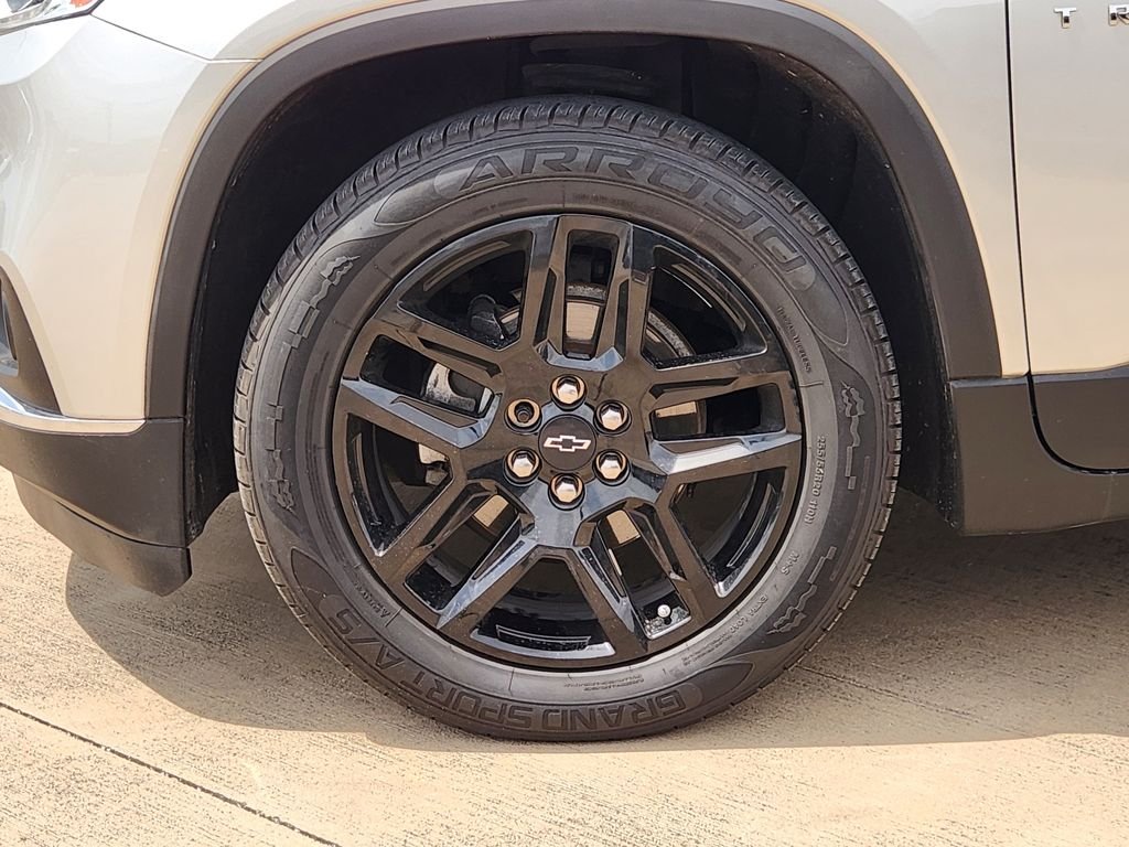 Used 2019 Silver Ice Metallic Chevrolet LT Cloth image 11