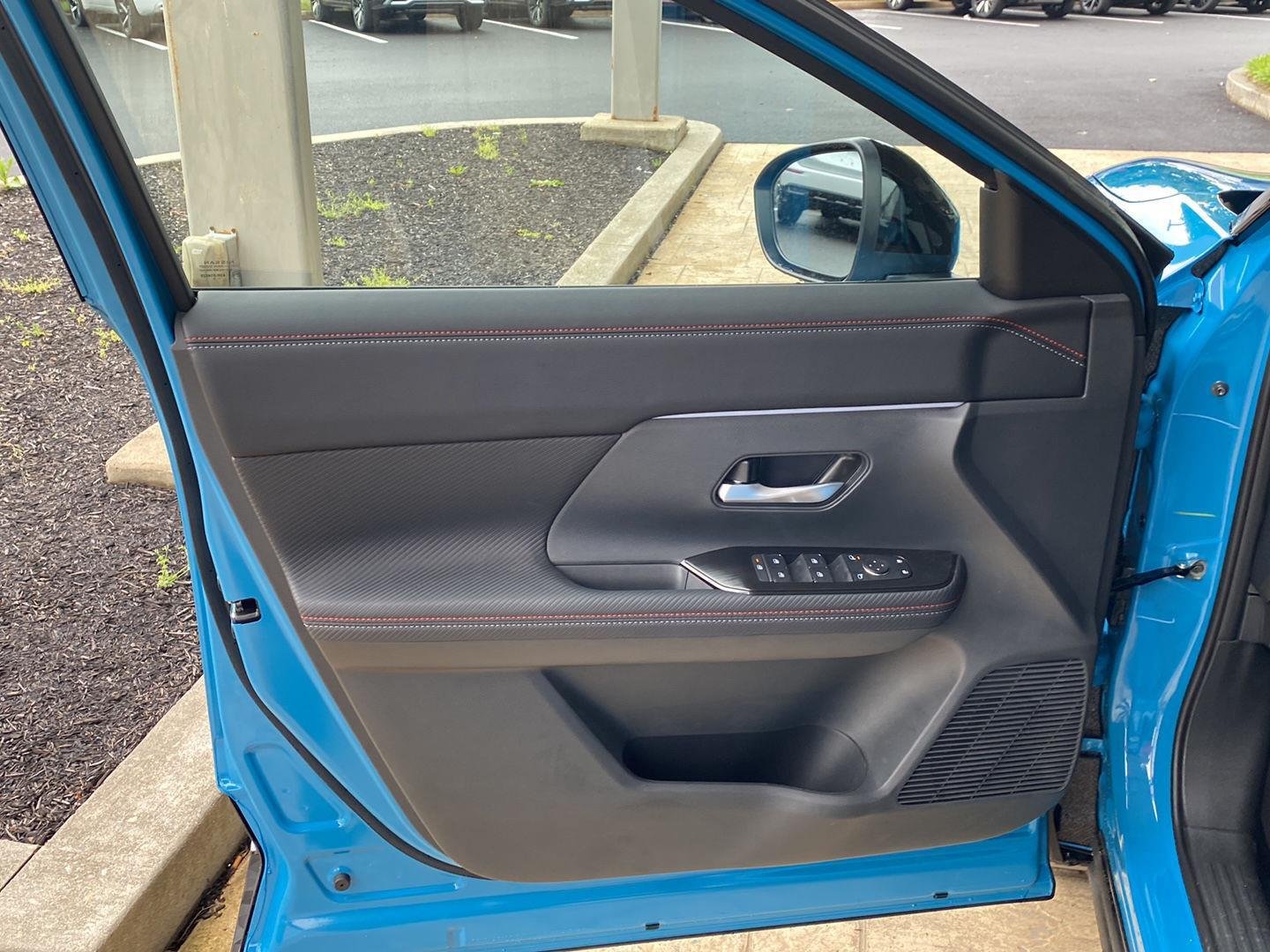 New 2026 Arctic Ice Blue Metallic / Super Black Two-tone Nissan SR image 18