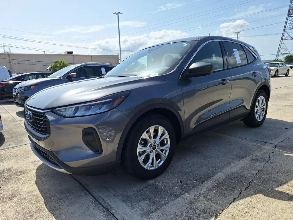 Used 2023 Gray Ford Active image 1