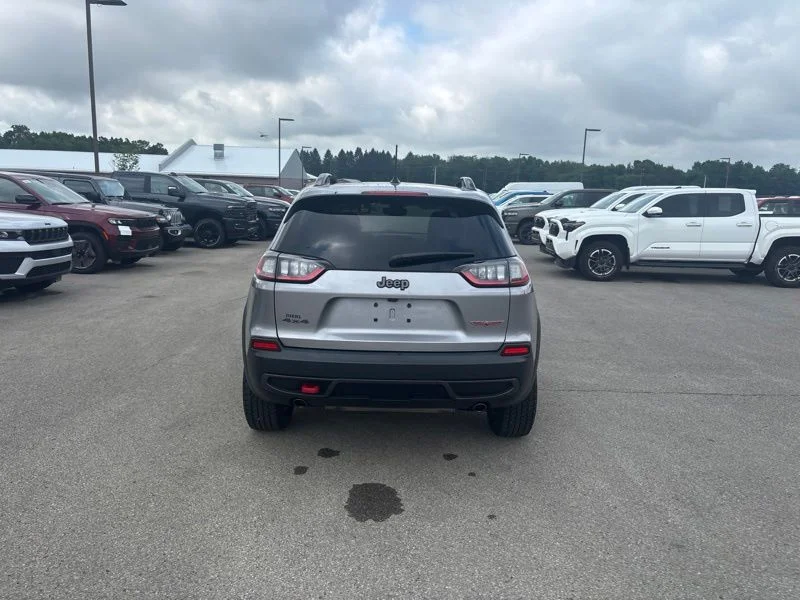 Used 2022 Silver Jeep Trailhawk image 4