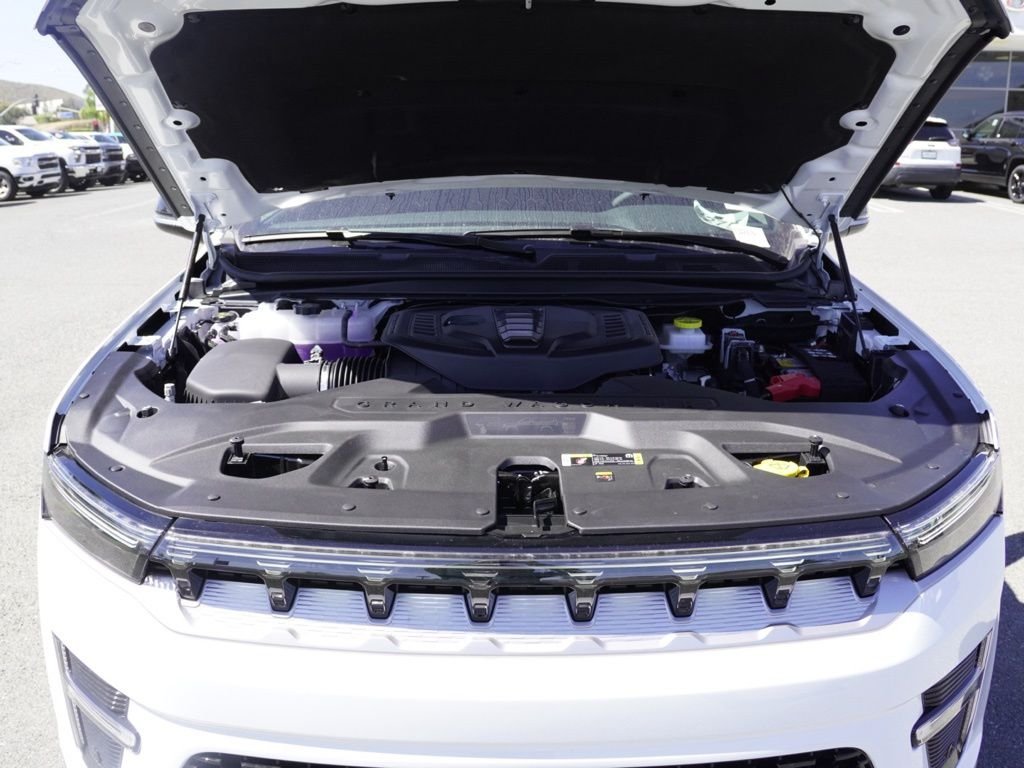 New 2026 Bright White Clear-Coat Exterior Paint Jeep  image 28