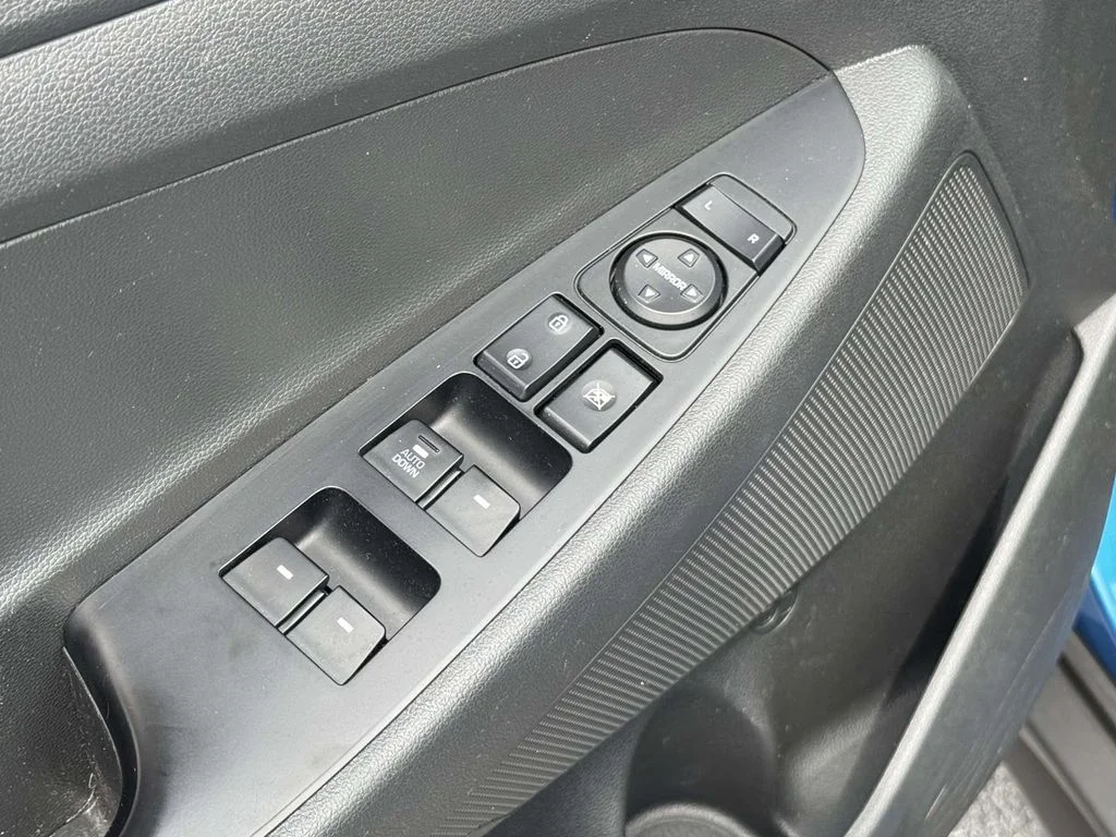 Used 2019 Blue Hyundai SE image 28