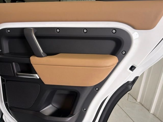 New 2026 Fuji White Land Rover S image 16