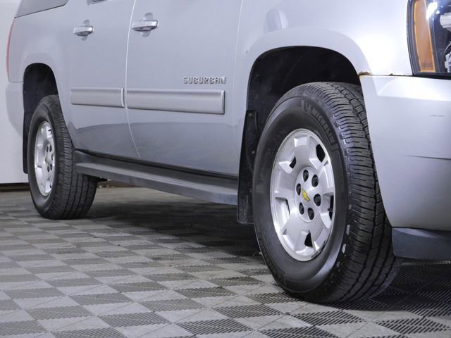Used 2013 Chevrolet Suburban LT with VIN 1GNSKJE71DR179057 for sale in Shakopee, Minnesota