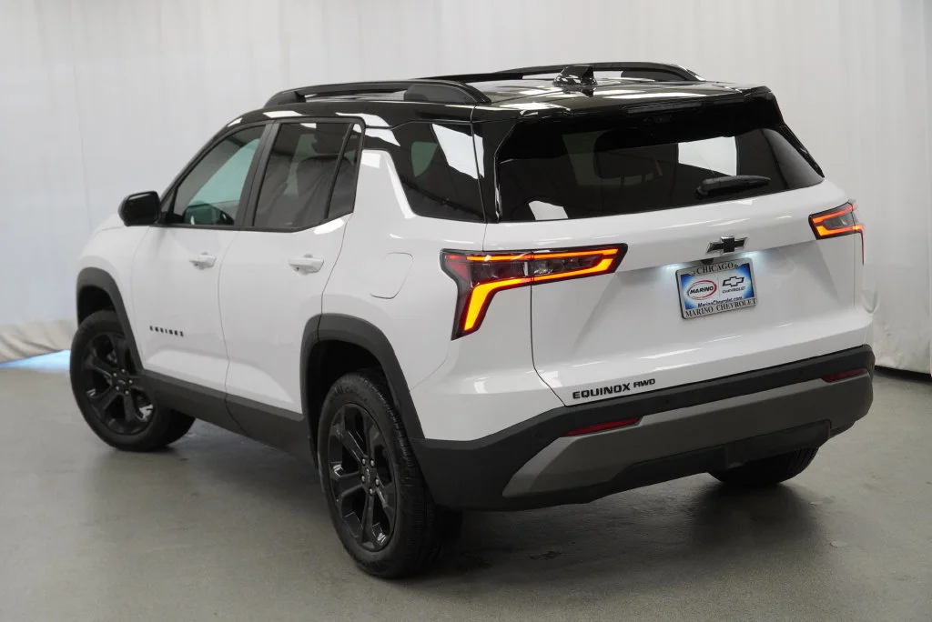 New 2027 Summit White Chevrolet LT image 15