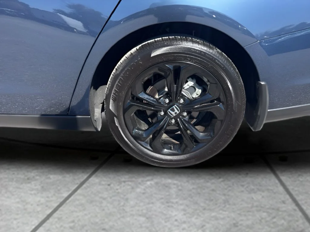 Used 2025 Blue Honda SE image 27