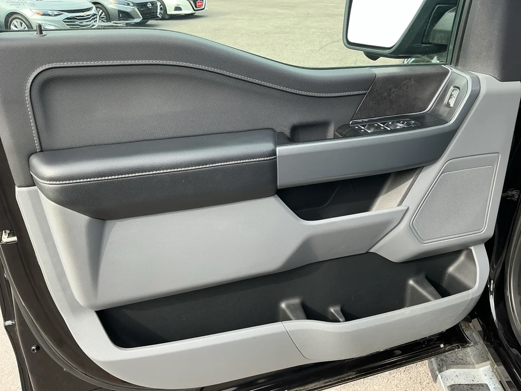 Used 2024 AGATE BLACK METALLIC Ford XLT image 10