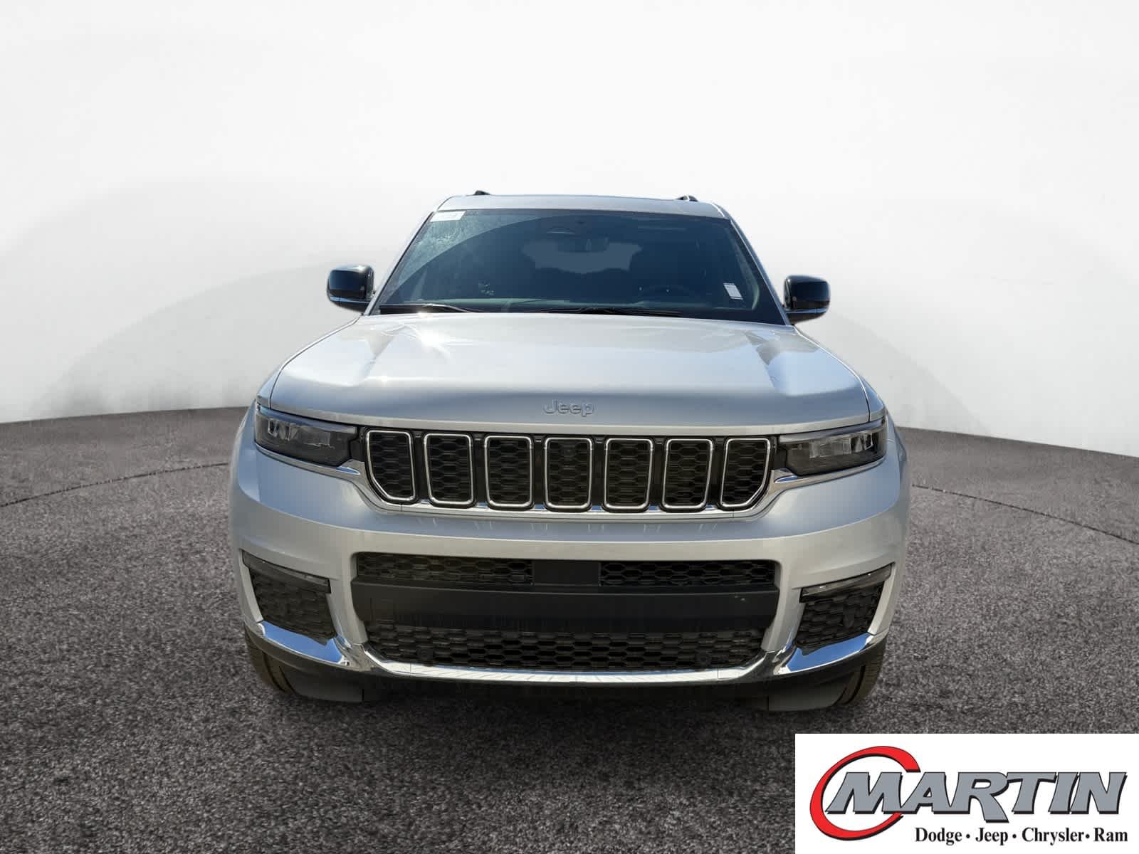 New 2025 Silver Zynith Exterior Paint Jeep Limited image 8