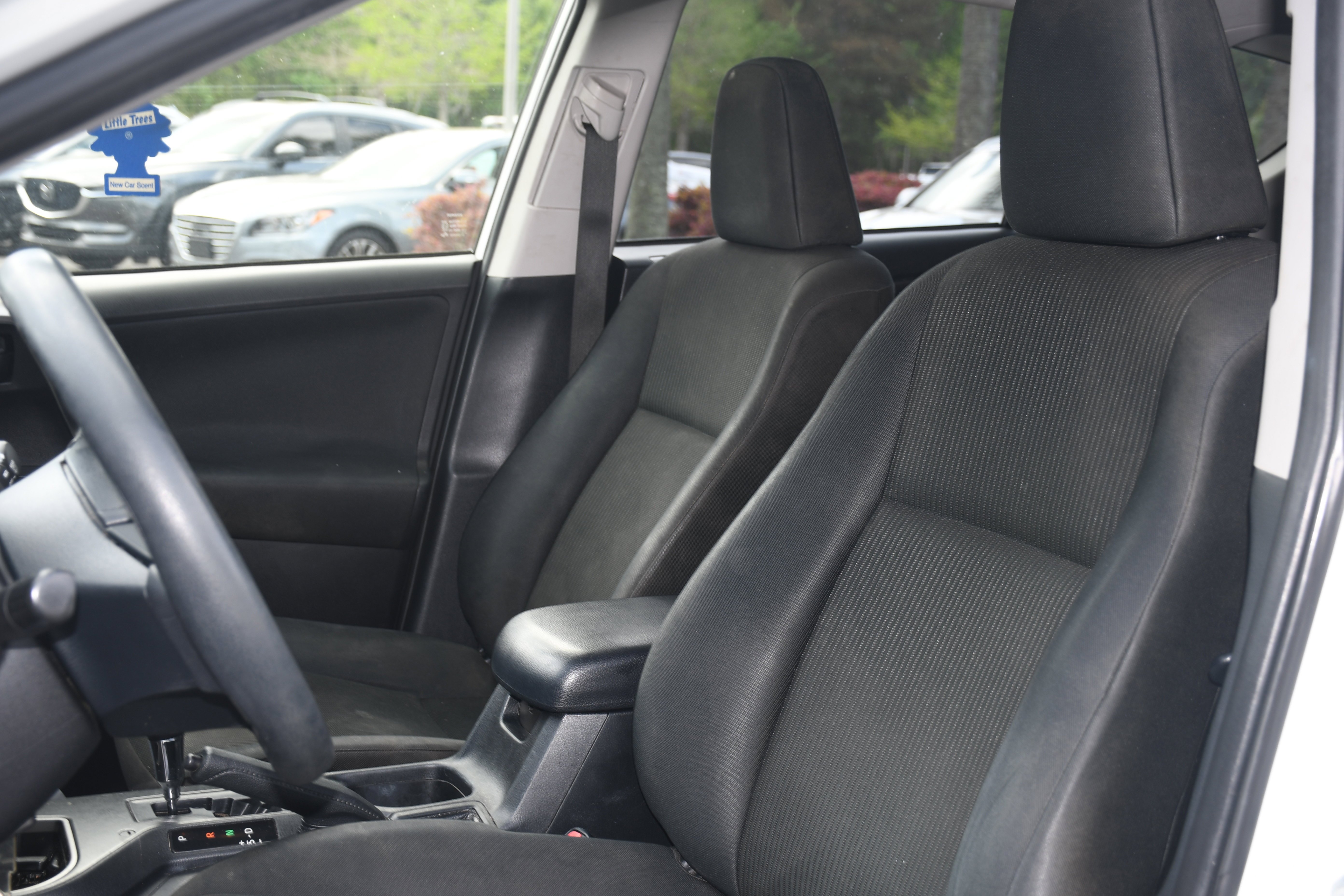 Used 2017 White Toyota LE image 10