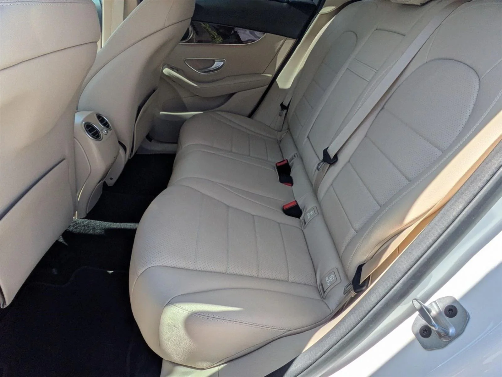 Used 2022 Polar White Mercedes-Benz GLC 300 image 18