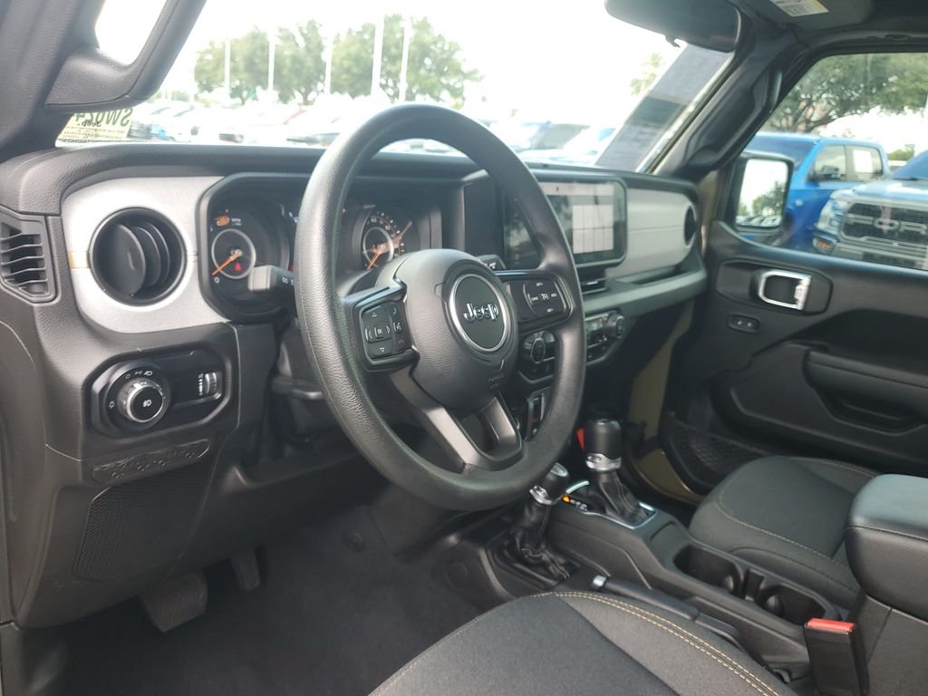 Used 2025 Green Jeep Sport image 10