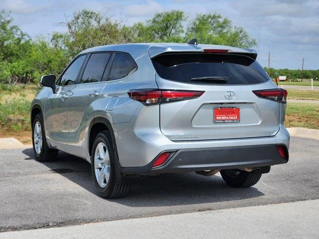 Used 2024 Silver Toyota LE Front-Wheel Drive image 5