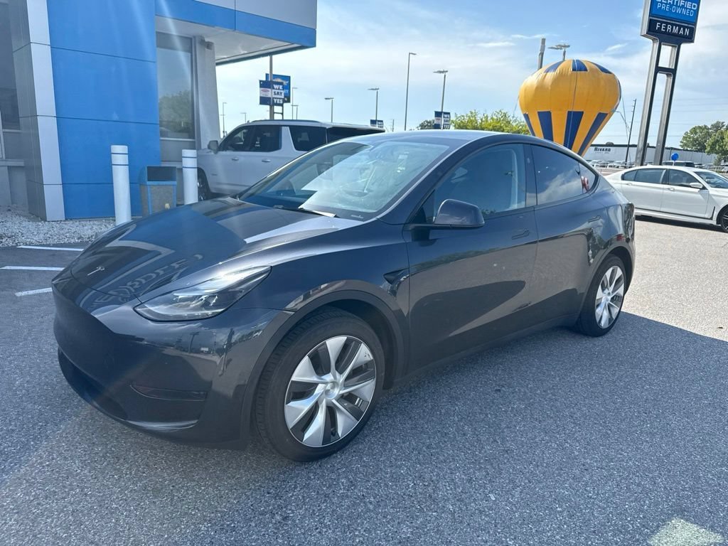 2024 Tesla Model Y Long Range Rear Wheel Drive's photo