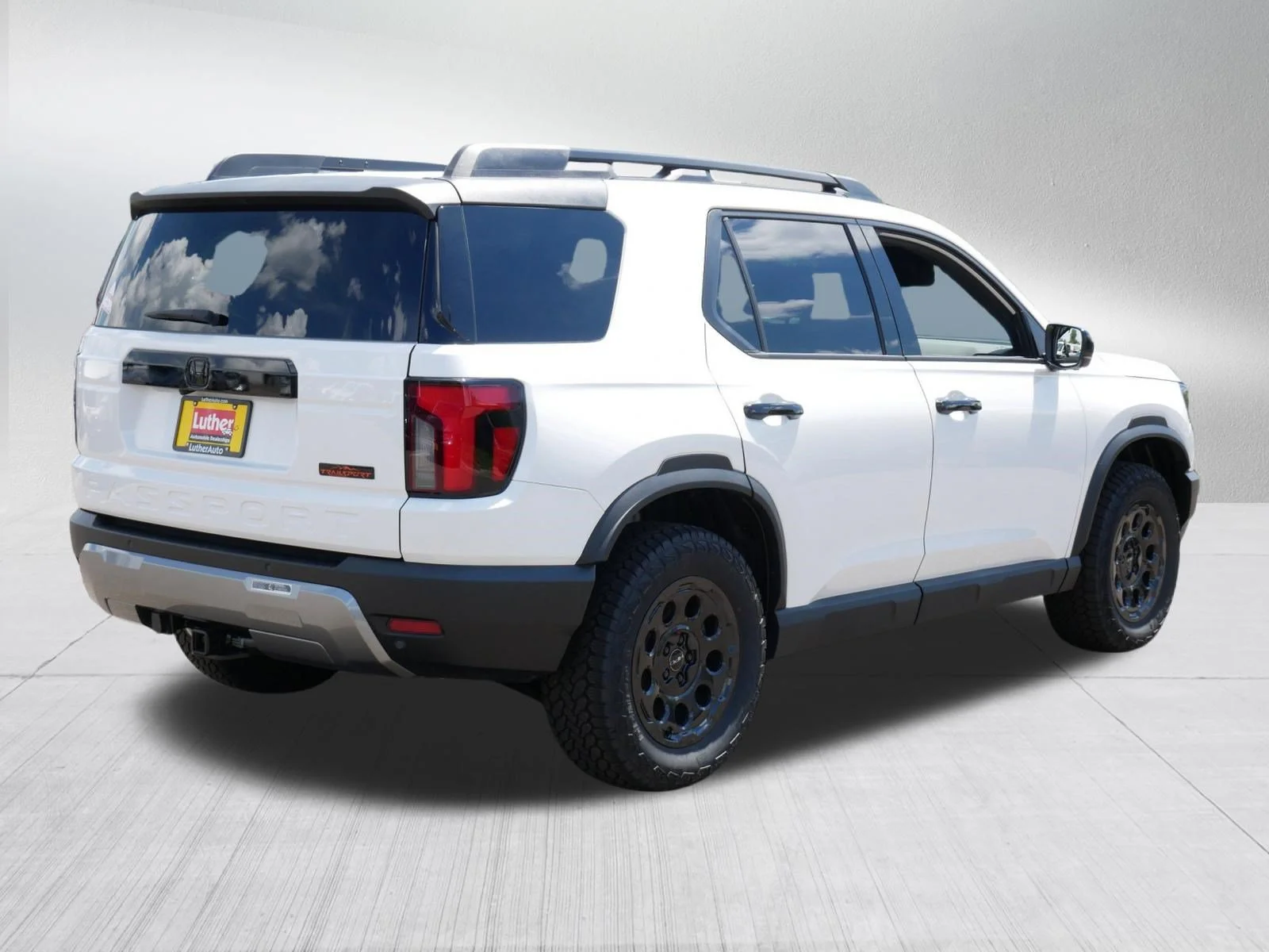 Certified Used 2026 Platinum White Pearl Honda TrailSport Elite Blackout image 7