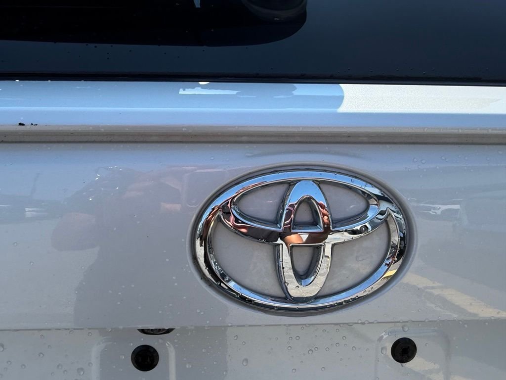 Used 2025 Pearl Toyota XLE Premium image 9