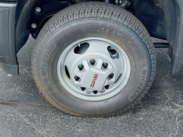 2025 GMC Sierra 3500 Chassis Cab Pro - Photo 30