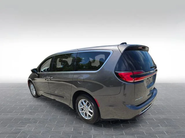 Used 2023 Gray Chrysler Touring L image 5