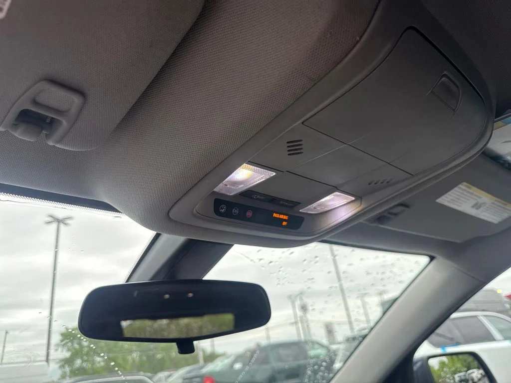 Used 2018 Blue GMC SLE-2 image 26