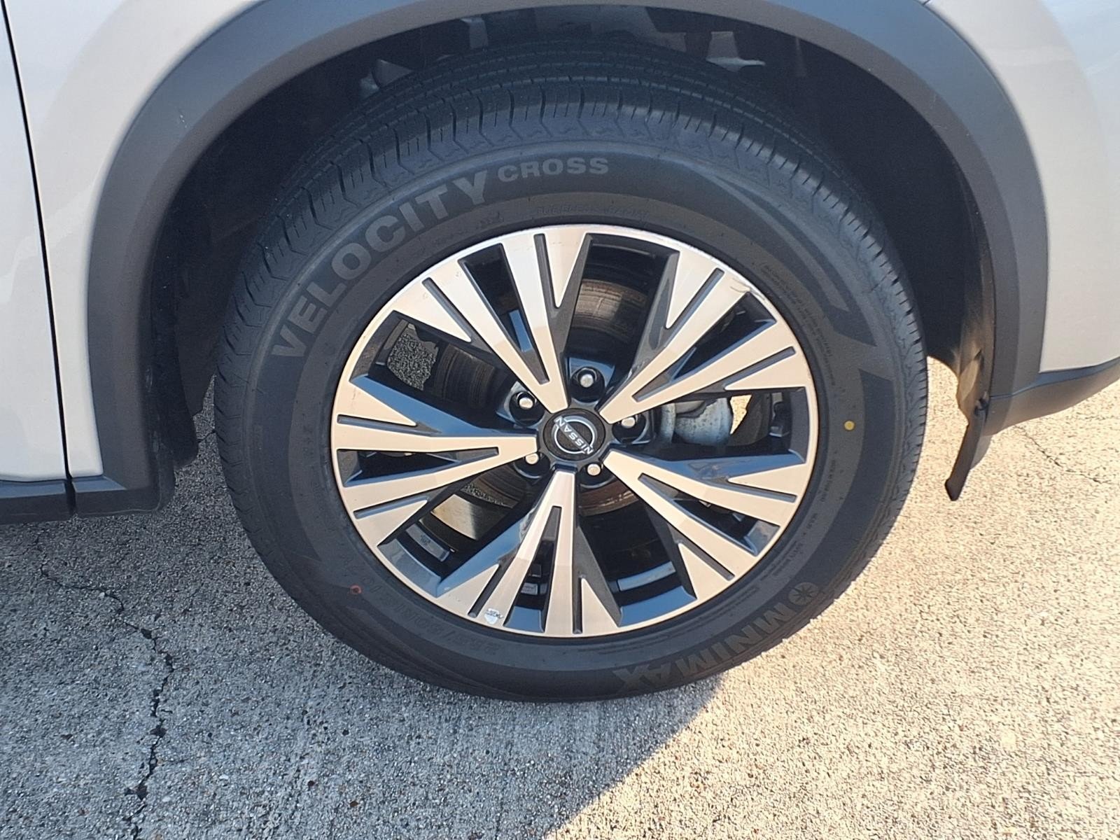 2023 Nissan Rogue SV Silver at Robbins Nissan
