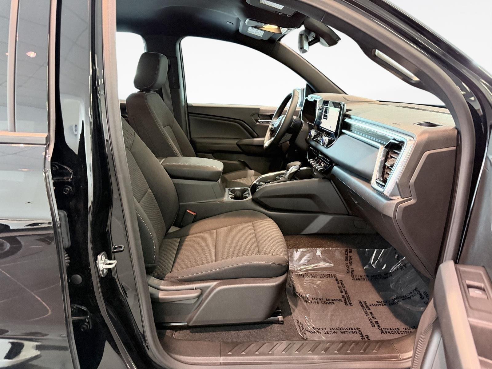 Used 2025 Onyx Black GMC Elevation image 29