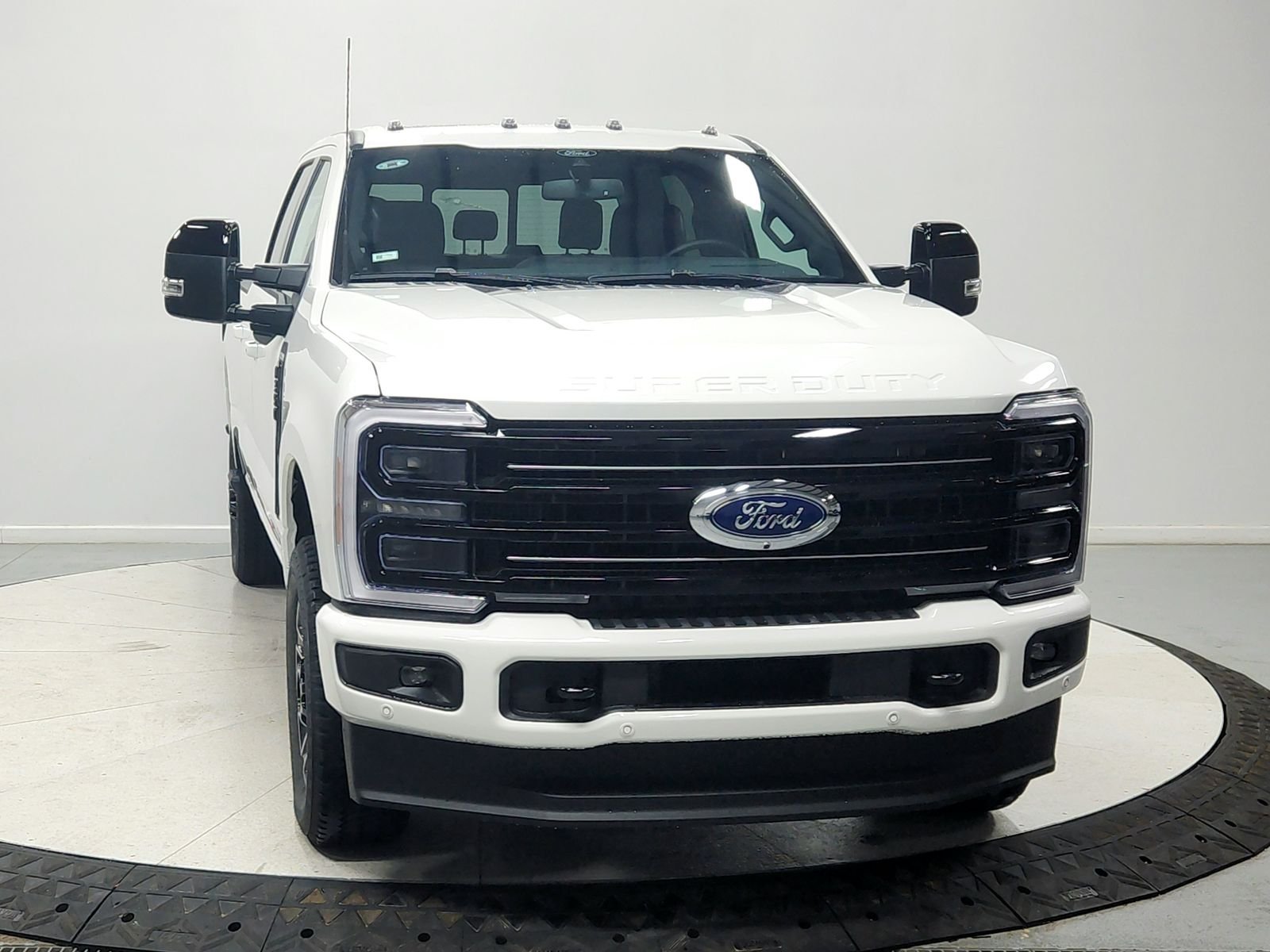 2026 Ford F-350 Super Duty Platinum - Photo 2