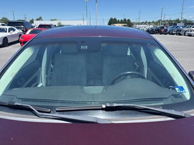 Used 2011 Red Lincoln Base image 22