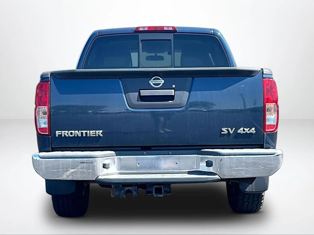 Used 2015 Blue Nissan SV image 4