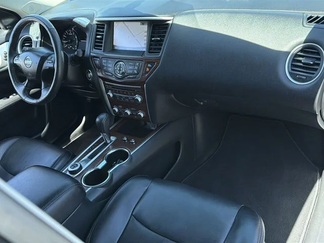 Used 2018 Silver Nissan Platinum image 39