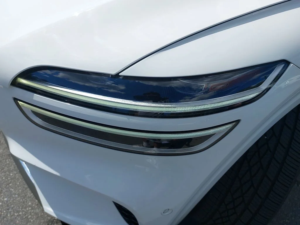 Used 2022 White Genesis 2.5T image 30