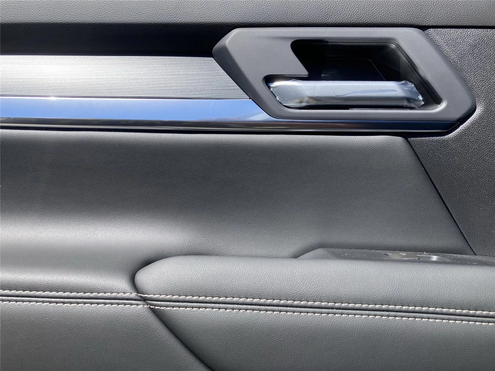 New 2026 Sterling Metallic GMC Elevation image 17