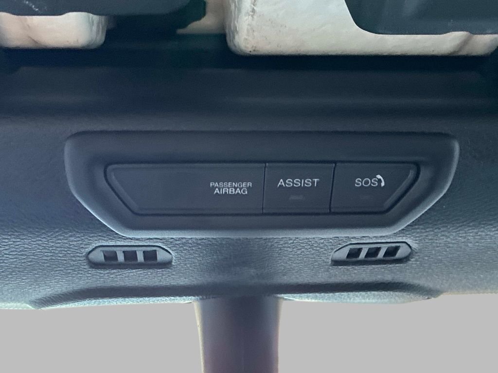 Used 2021  Jeep Overland image 35