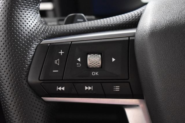 Used 2025  Mitsubishi SEL image 24