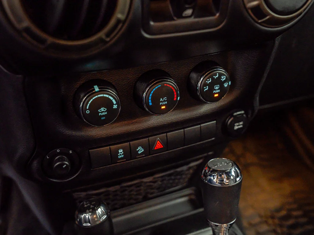 Used 2018 Rhino Clearcoat Jeep Unlimited Sport image 25