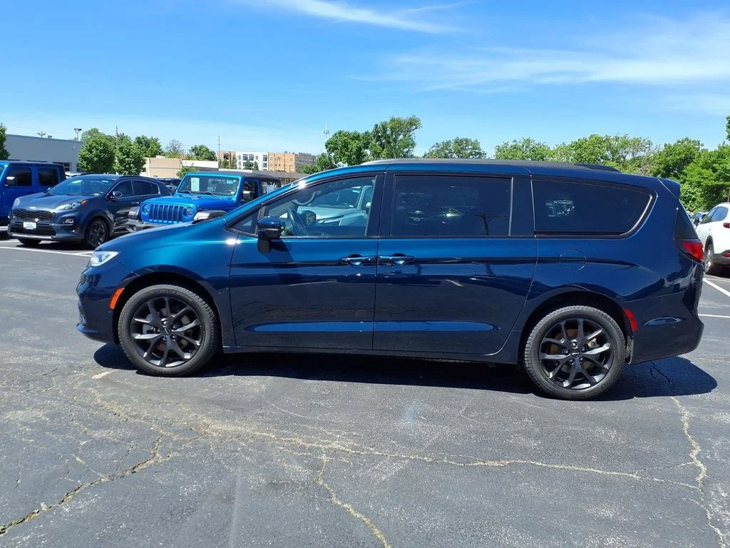Used 2021 Fathom Blue Pearlcoat Chrysler Limited image 25