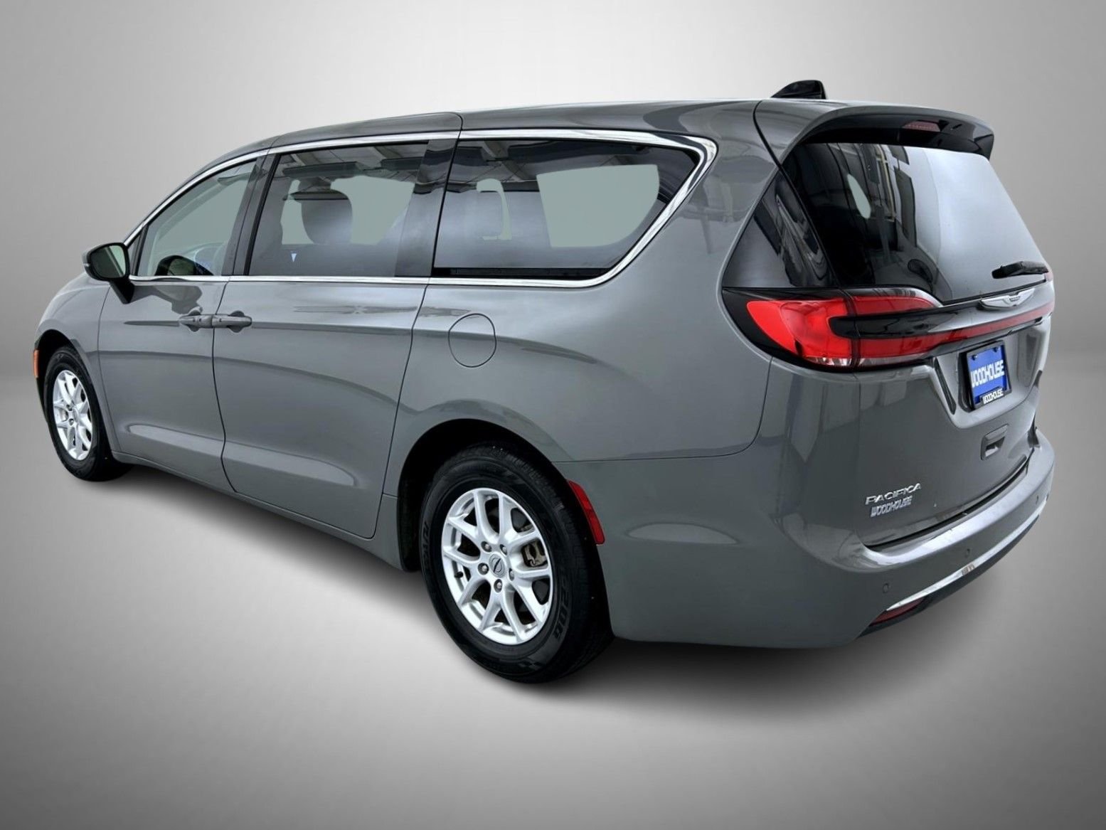 Used 2023 White Chrysler Touring L image 7