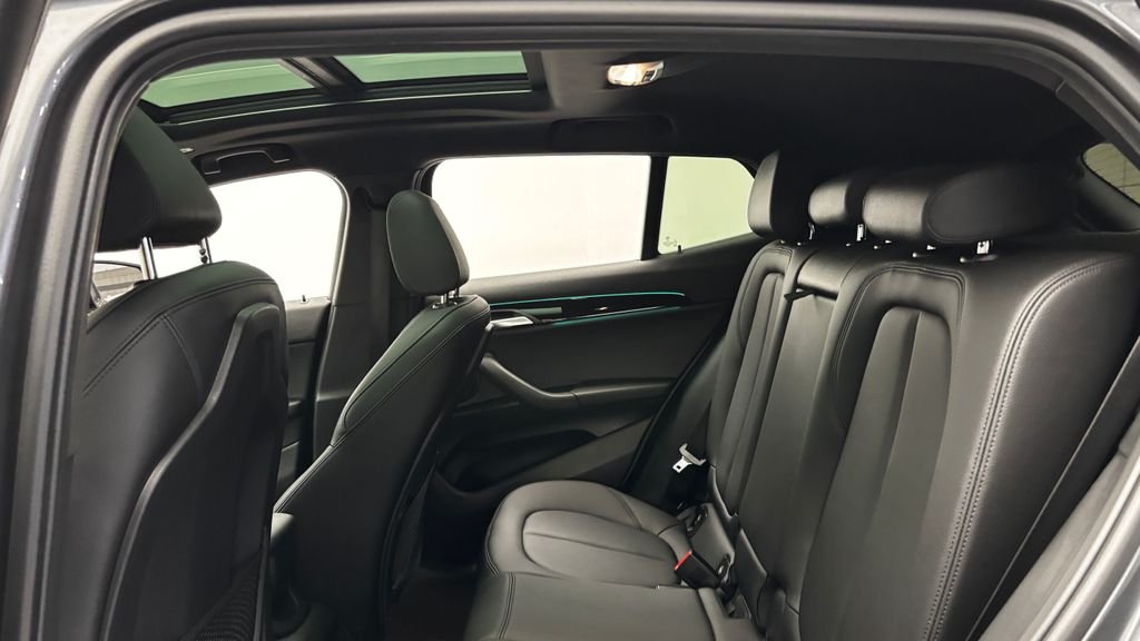 Used 2019 Gray BMW xDrive28i image 32