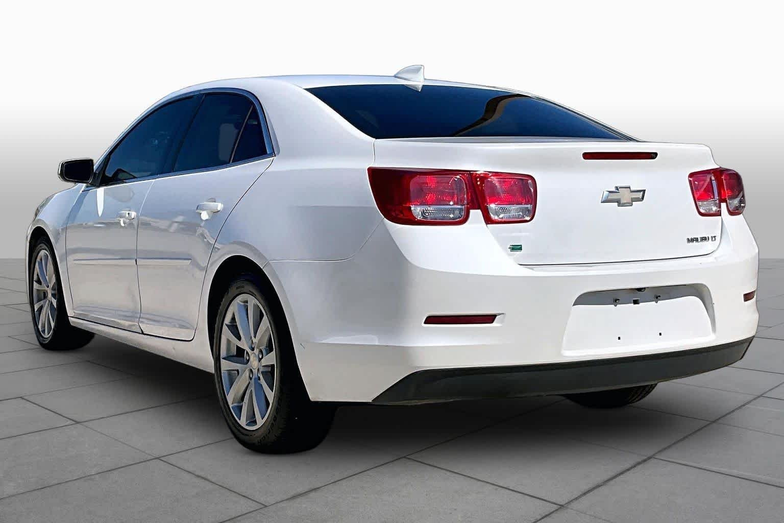 Used 2015 Iridescent Pearl Tricoat Chevrolet LT image 11